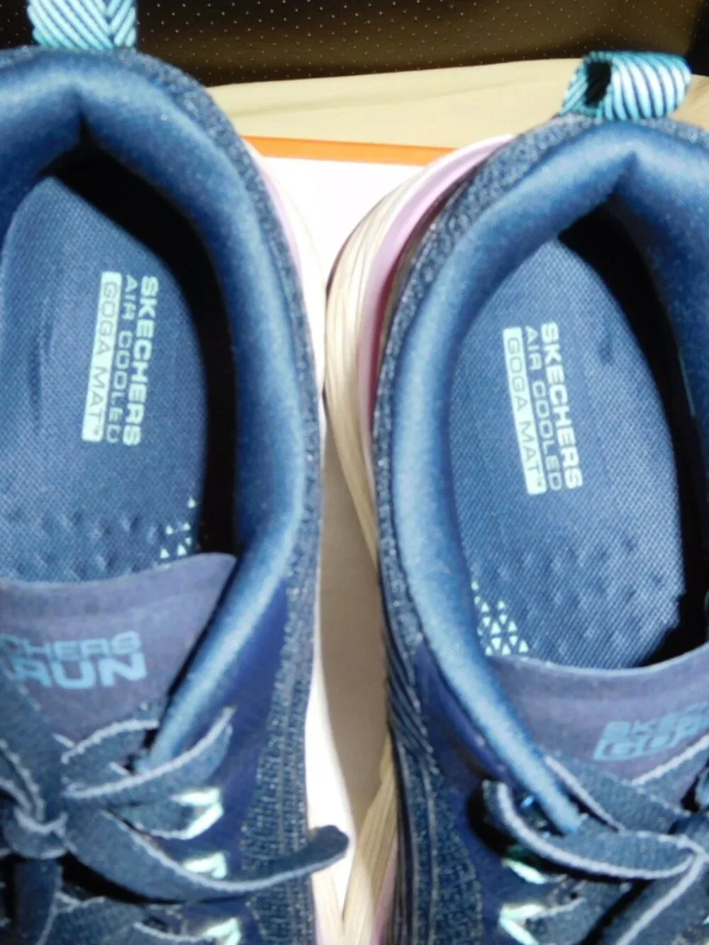 9.5M SKECHERS GO RUN ELEVATE NAVY PURPLE WOMENS GO RUN SNEAKER SHOE